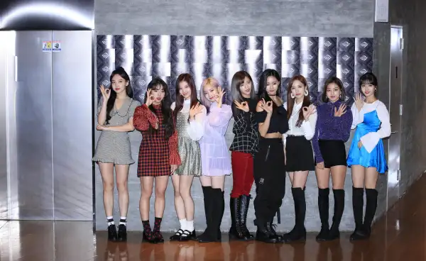 已结束 - 韩国女团Twice 2023年加拿大演唱会